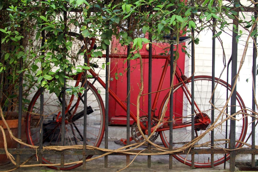Vélo rouge vintage