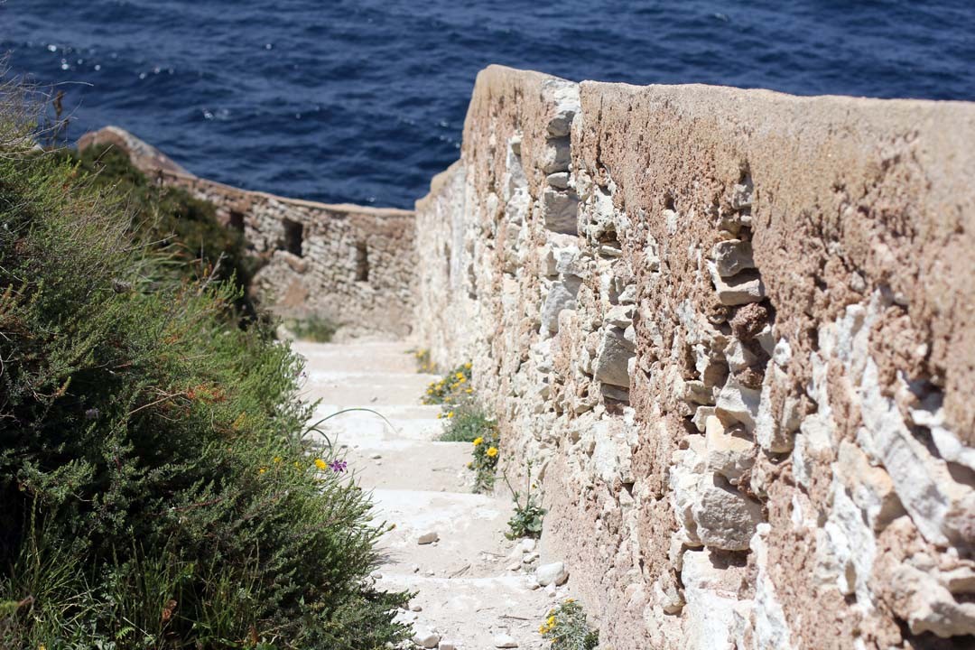 Fortifications chemin des douaniers Bonifacio Corse