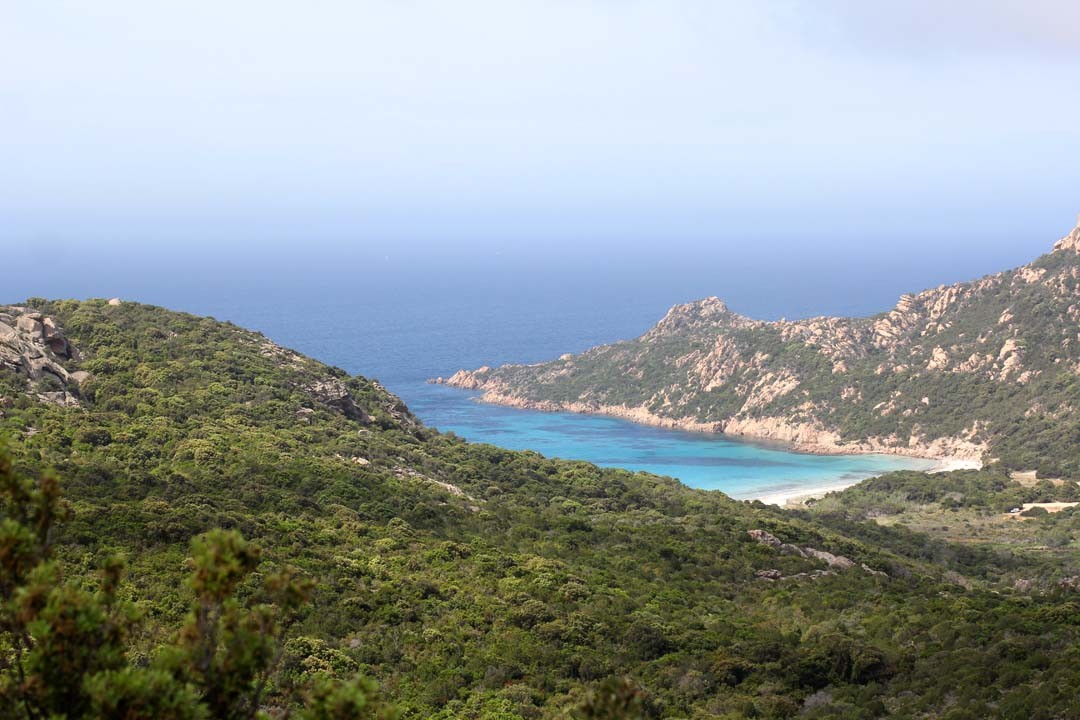 Plage turquoise au Cap de Roccapina en Corse